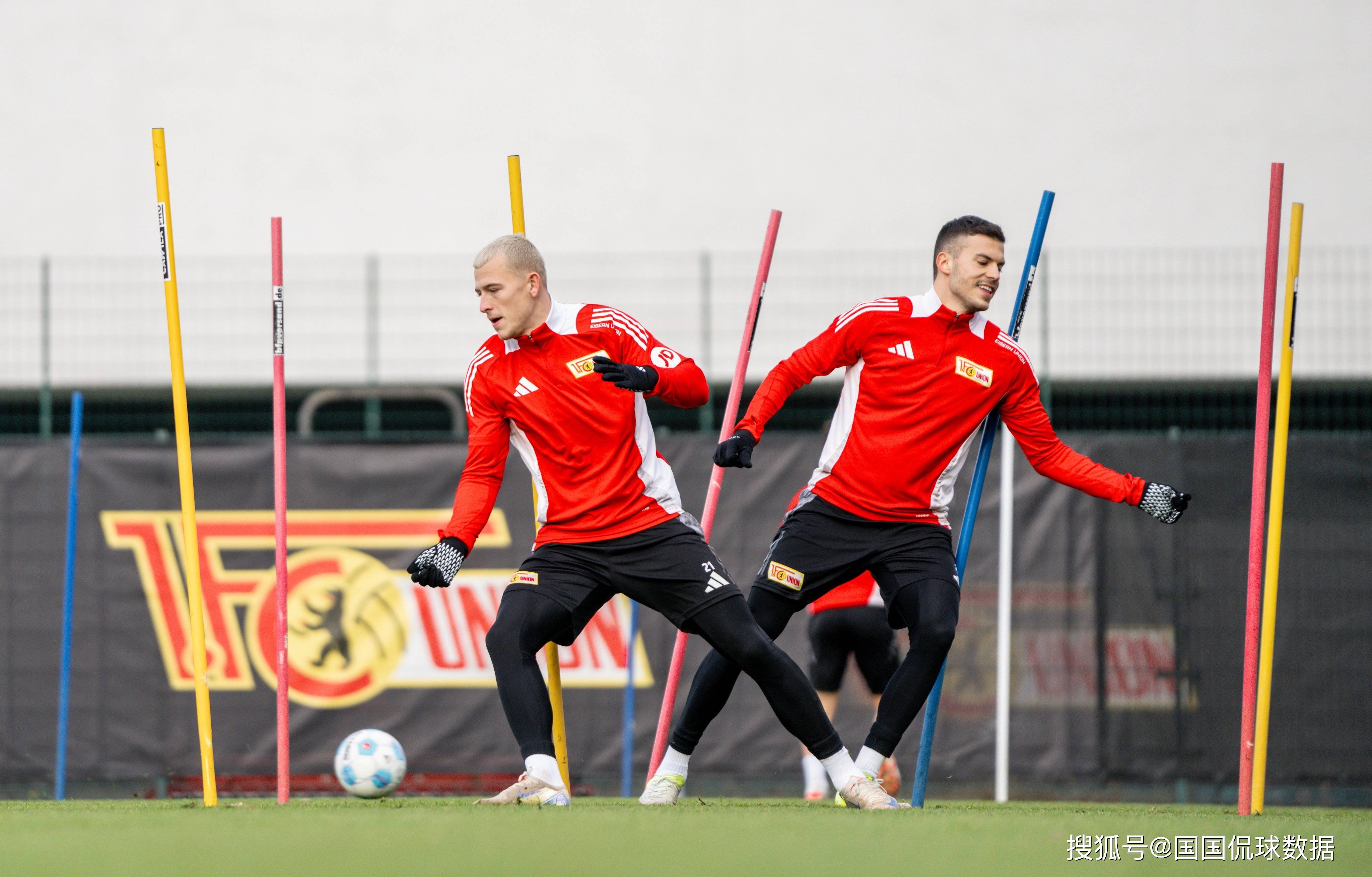 包含冲刺阶段体能课后,斯图加特回应争议备战德甲,更衣室稳定,高层口径保持一致的词条 包含冲刺阶段体能课后,斯图加特回应争议备战德甲,更衣室稳定,高层口径保持一致的词条