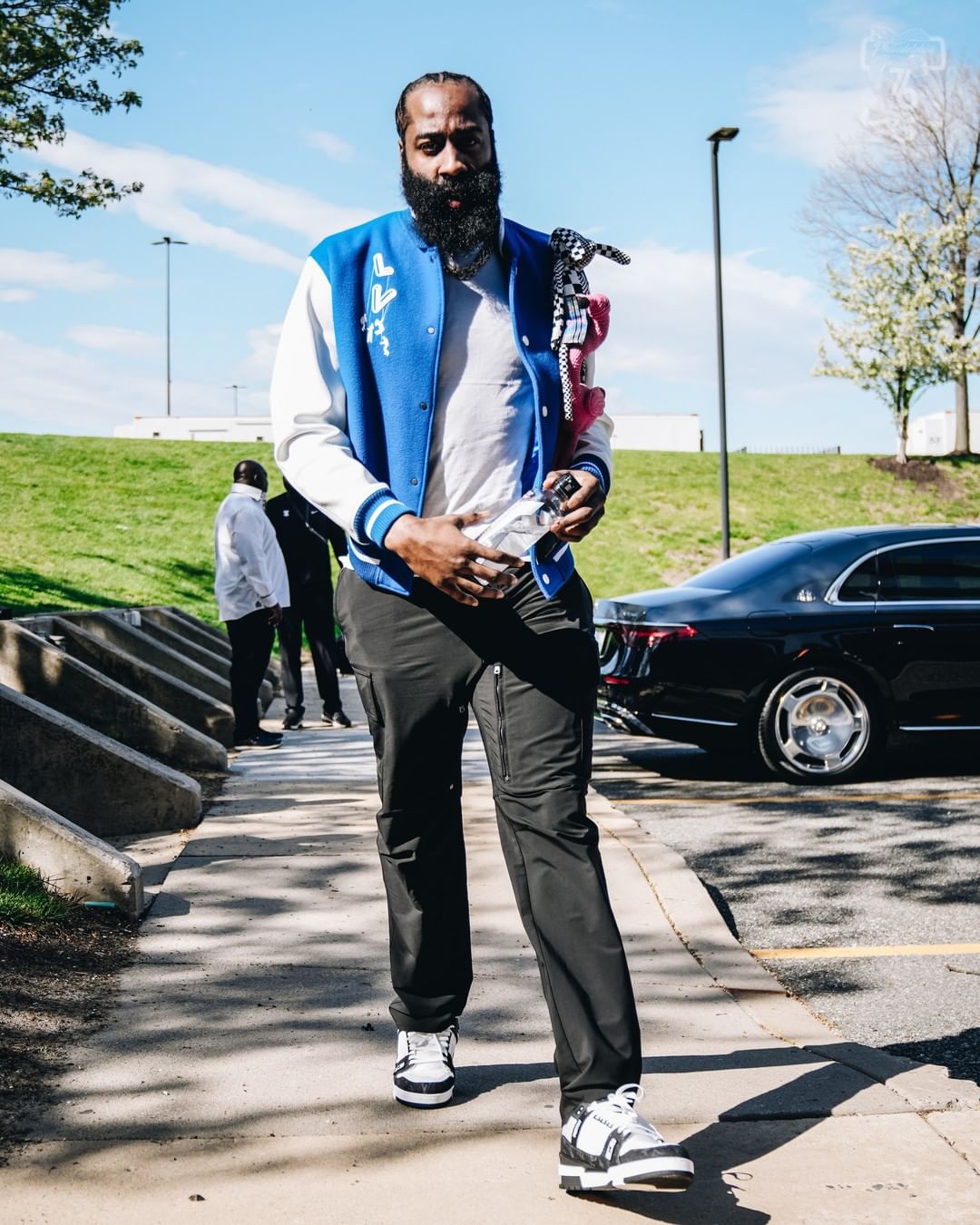 成都蓉城复出首秀备战西甲广东宏远战术微调，赛后费城76人调整名单以备NBA总决赛瞬间刷屏的简单介绍