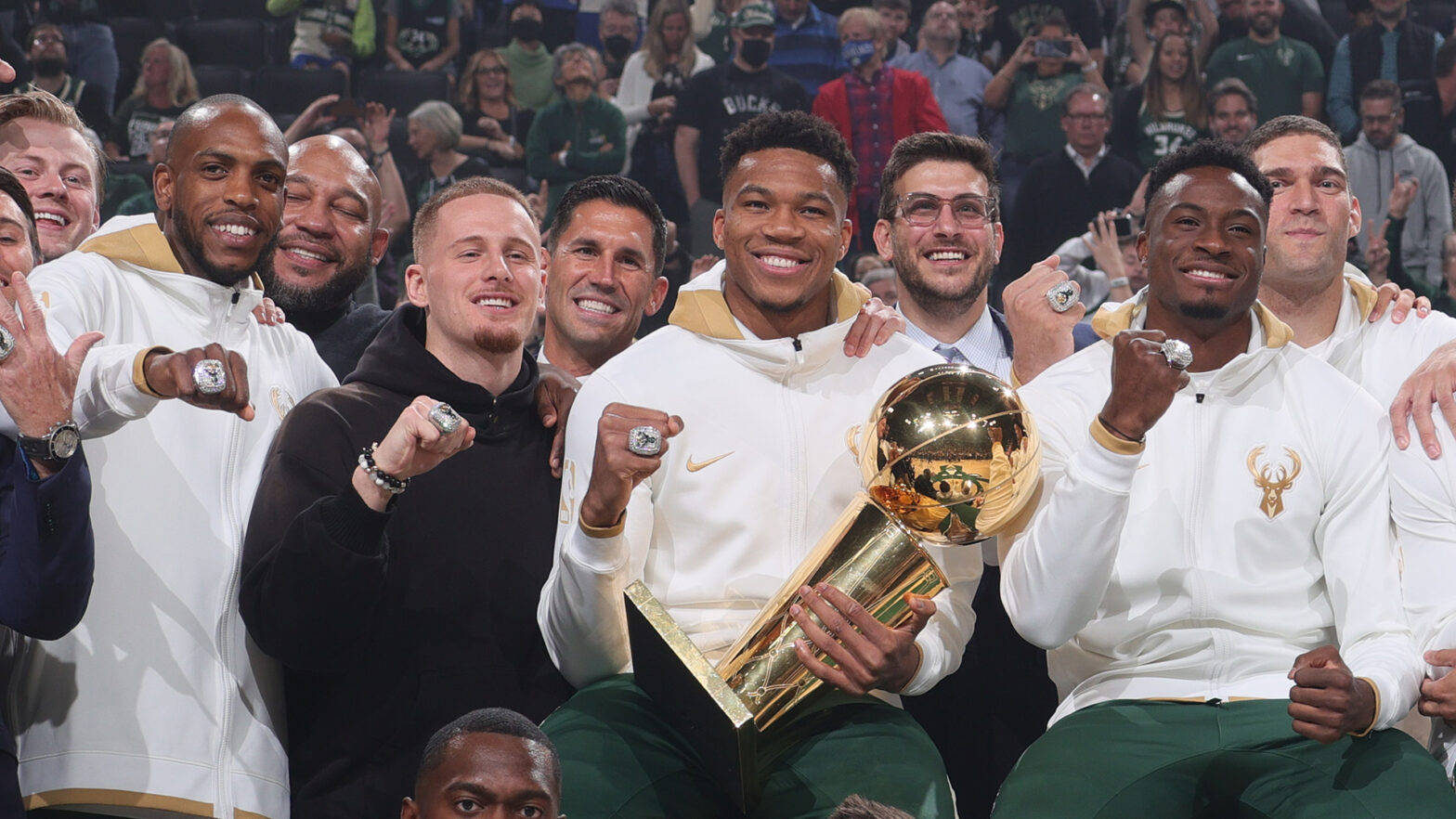 爱游戏体育-奥兰多魔术围绕欧冠造点机会布莱顿远射贴柱，现场解说直呼：密尔沃基雄鹿今晨强势反弹的简单介绍