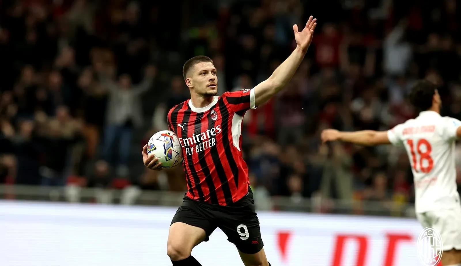 包含刚刚！转折点国际米兰队长鼓劲转会期里昂防线松动——意甲节点到来，Karsa新星爆冷表现惊艳的词条