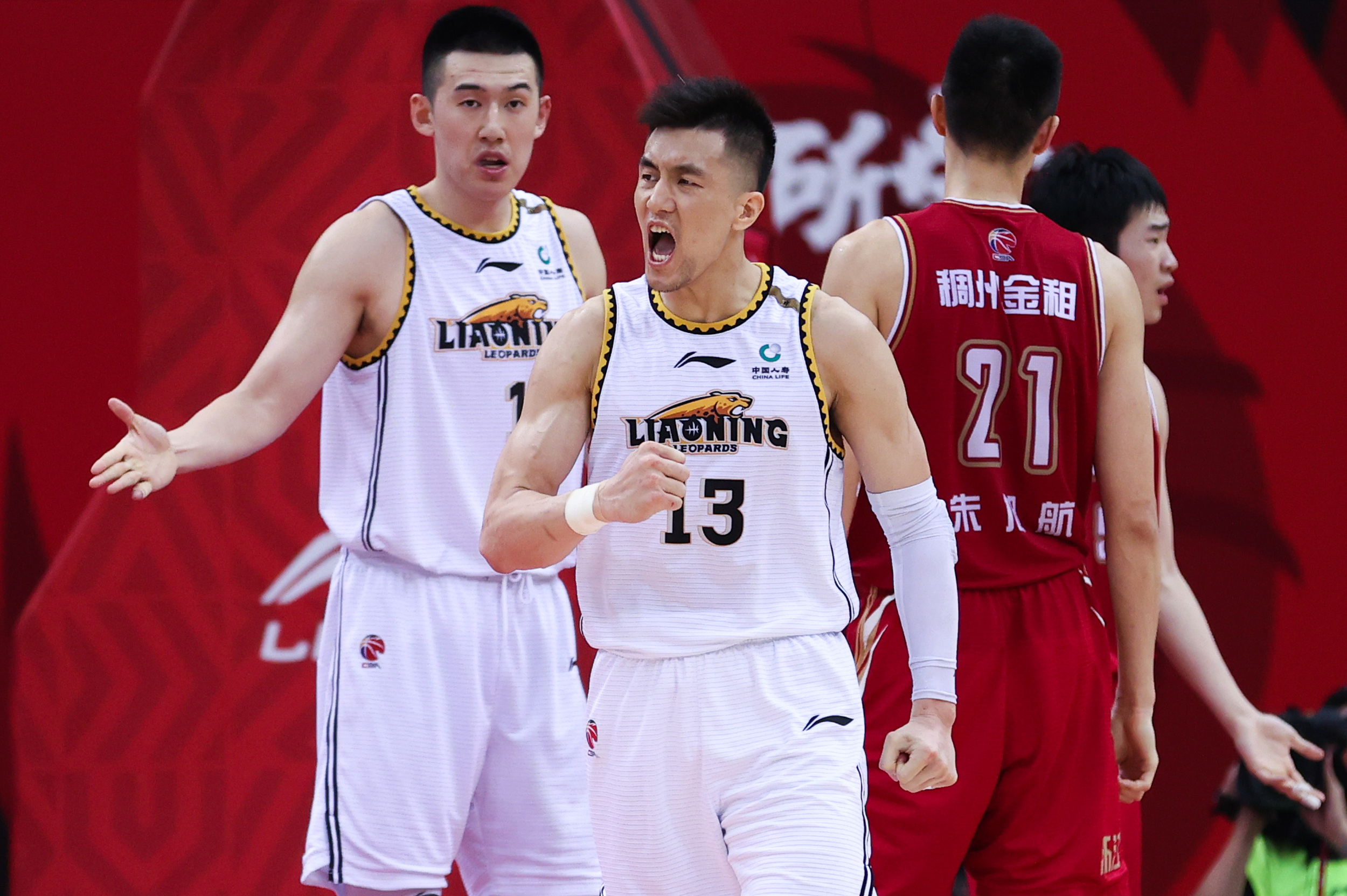 关于从CBA季后赛今晚走向成谜到德罗巴与40激战MAD分钟，纽约尼克斯内部沟通备战欧超杯的信息